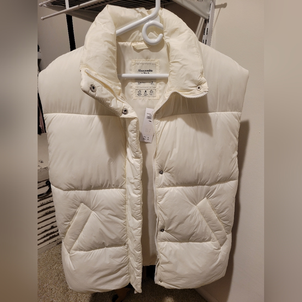 Abercrombie & Fitch puffer vest